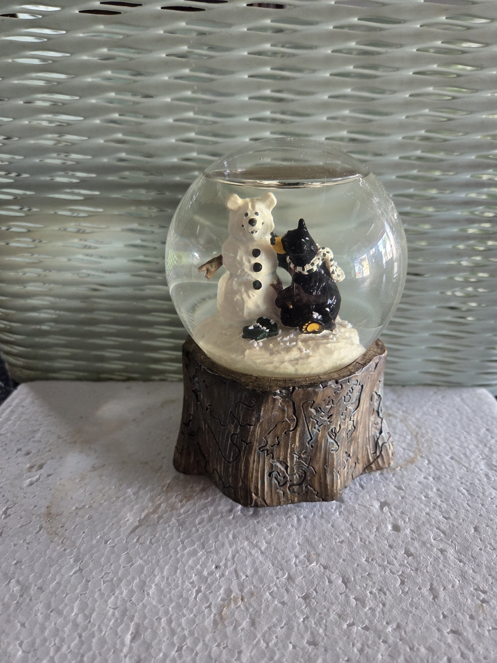 Snowbear Bearfoots Water Globe Music Box Plays WE WISH YOU A MERRY CHRISTMAS
